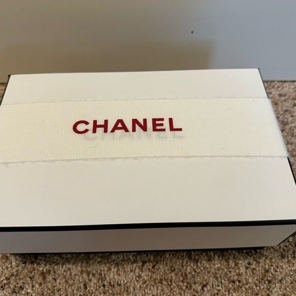 CHANEL Box with tissue & stamp and envelope - Picture 2 of 6